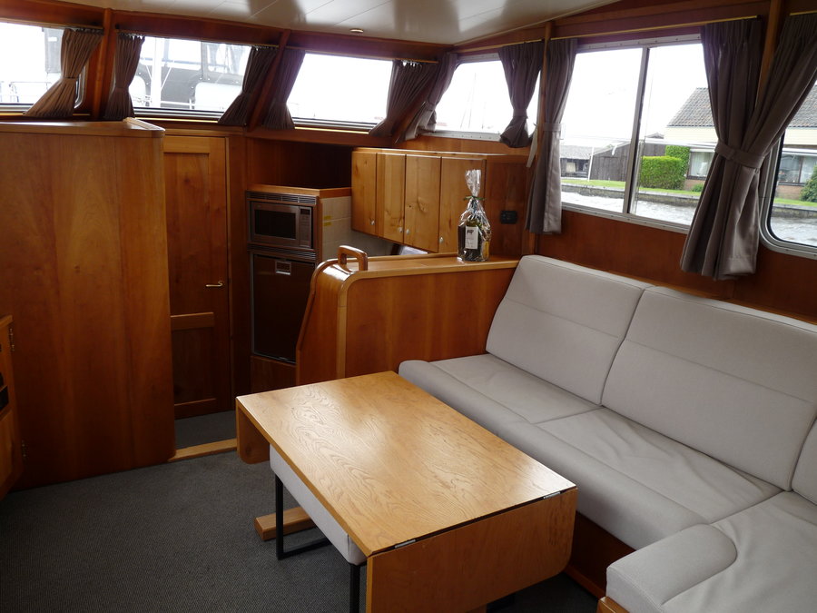 Boot_Huren_Friesland_2_Personen_Mimarli_Loungebank